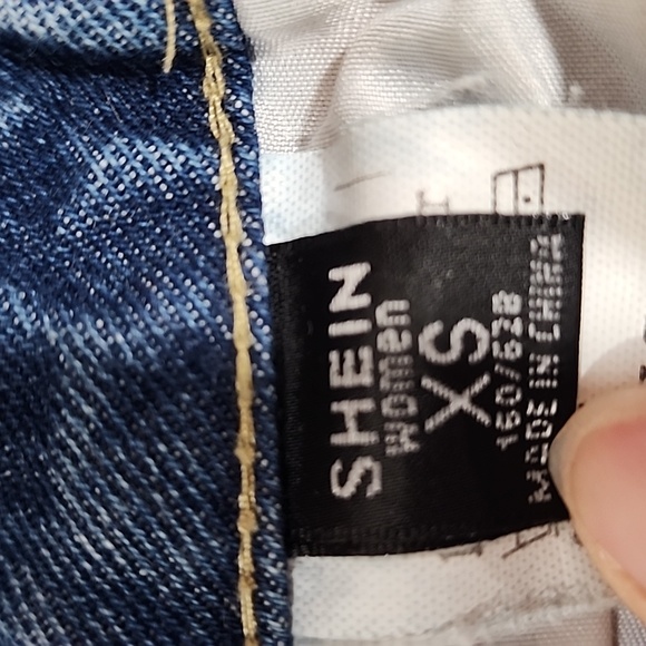 Like new distressed jeans - Picture 7 of 7